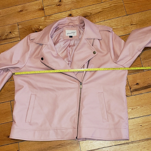 Skirt, top and vegan leather jacket combo - Picture 14 of 16